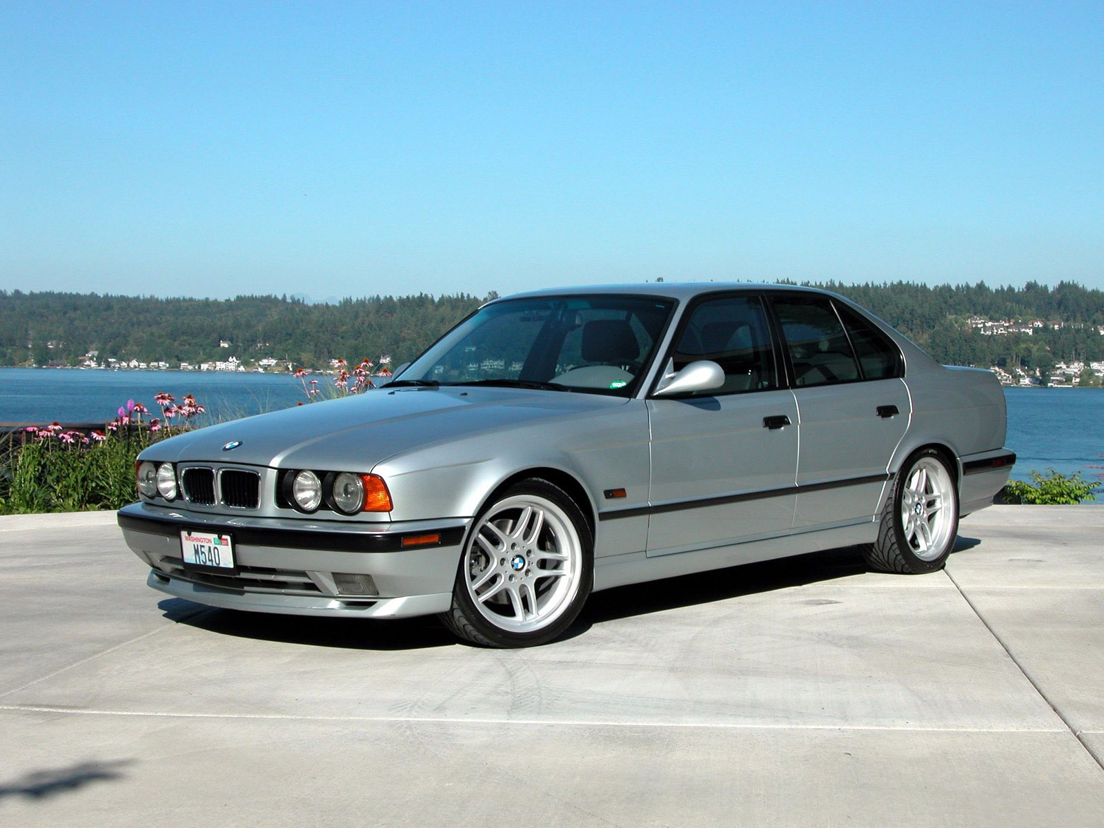 BMW M5 1995 photo - 4