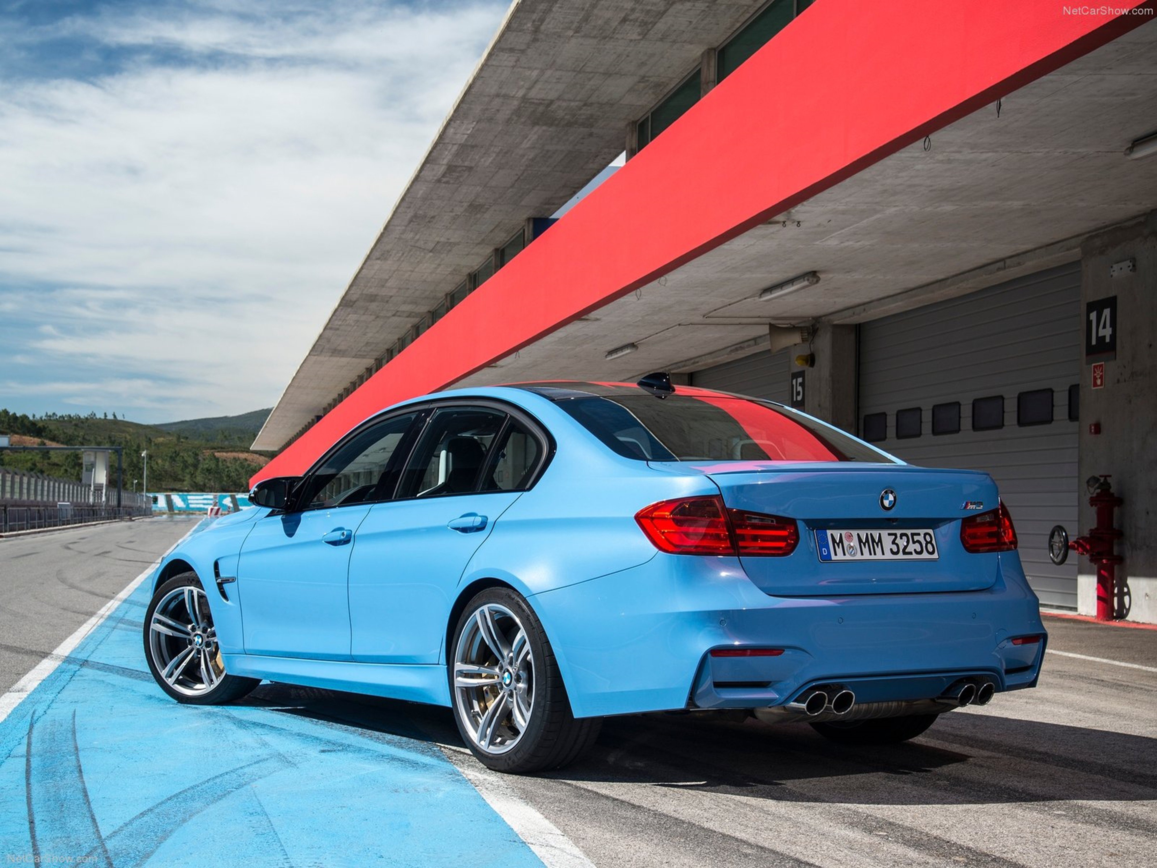 BMW Sedan 2015 photo - 1