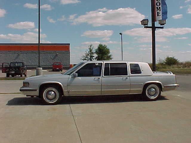 Cadillac Fleetwood 1985 photo - 3