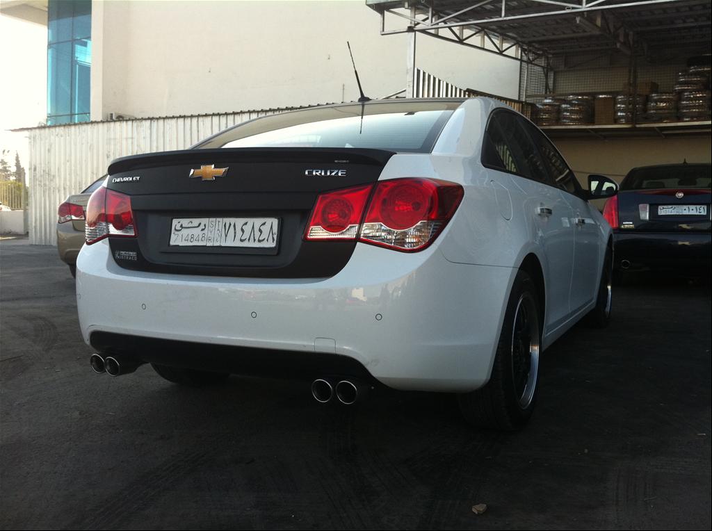 Chevrolet Cruze 2010 Review, Amazing Pictures and Images