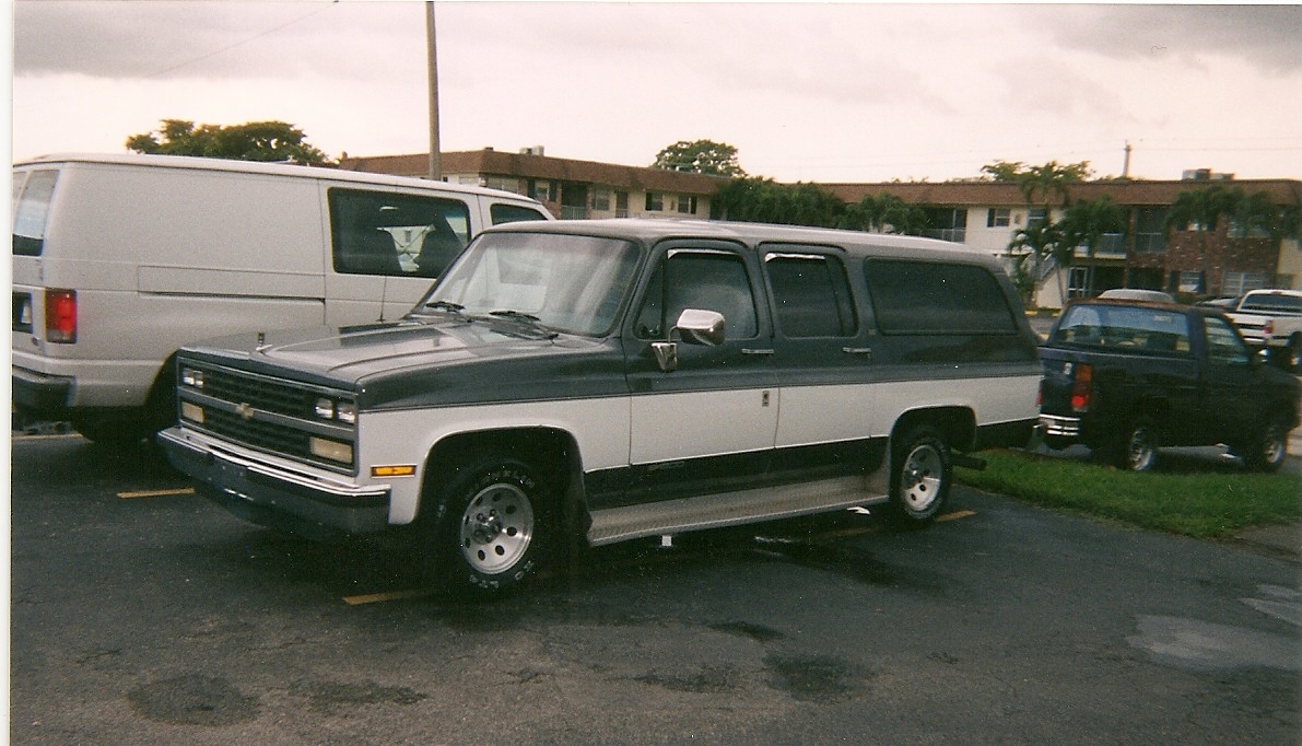 Chevrolet Suburban 1989 photo - 5