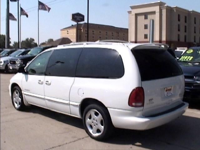 Dodge Caravan 1999 photo - 3