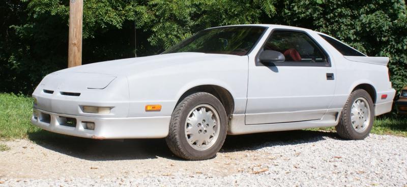 Dodge Daytona 1989 photo - 1
