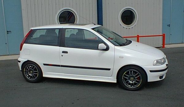 Fiat Punto 1996 photo - 1