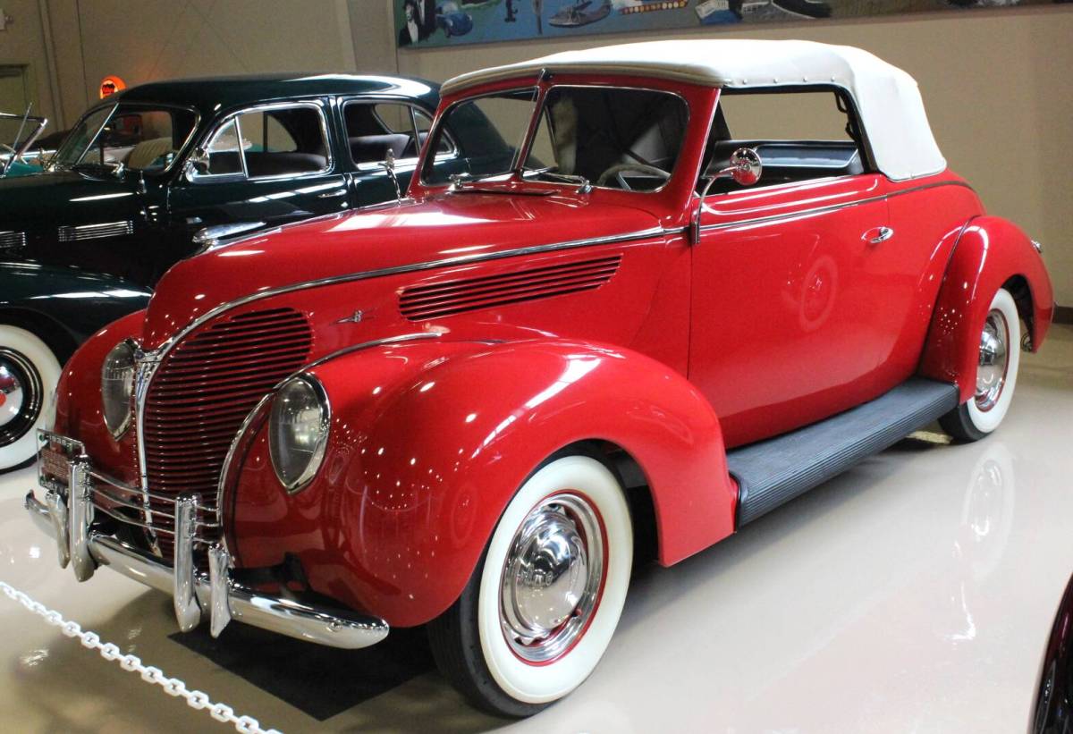 Ford Coupe 1938 photo - 4