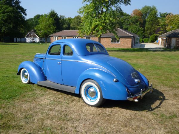 Ford Coupe 1938 photo - 9