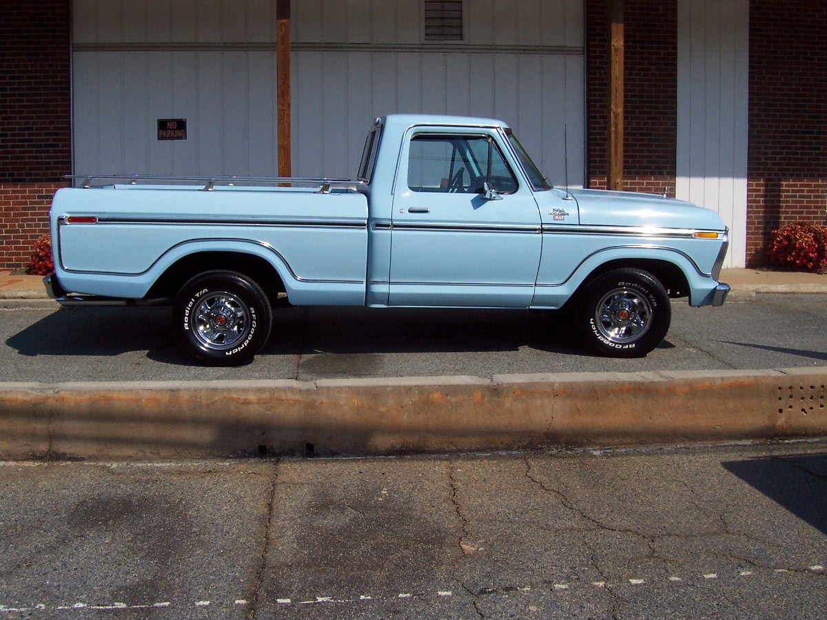 Ford F-100 1961 photo - 9