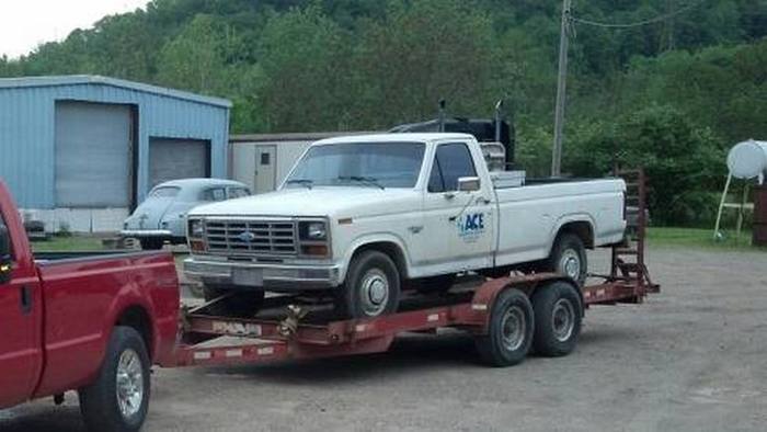 Ford f-250 1984 photo - 8