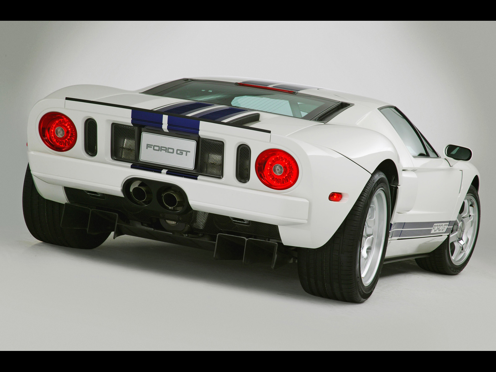 Ford GT 2005 photo - 2