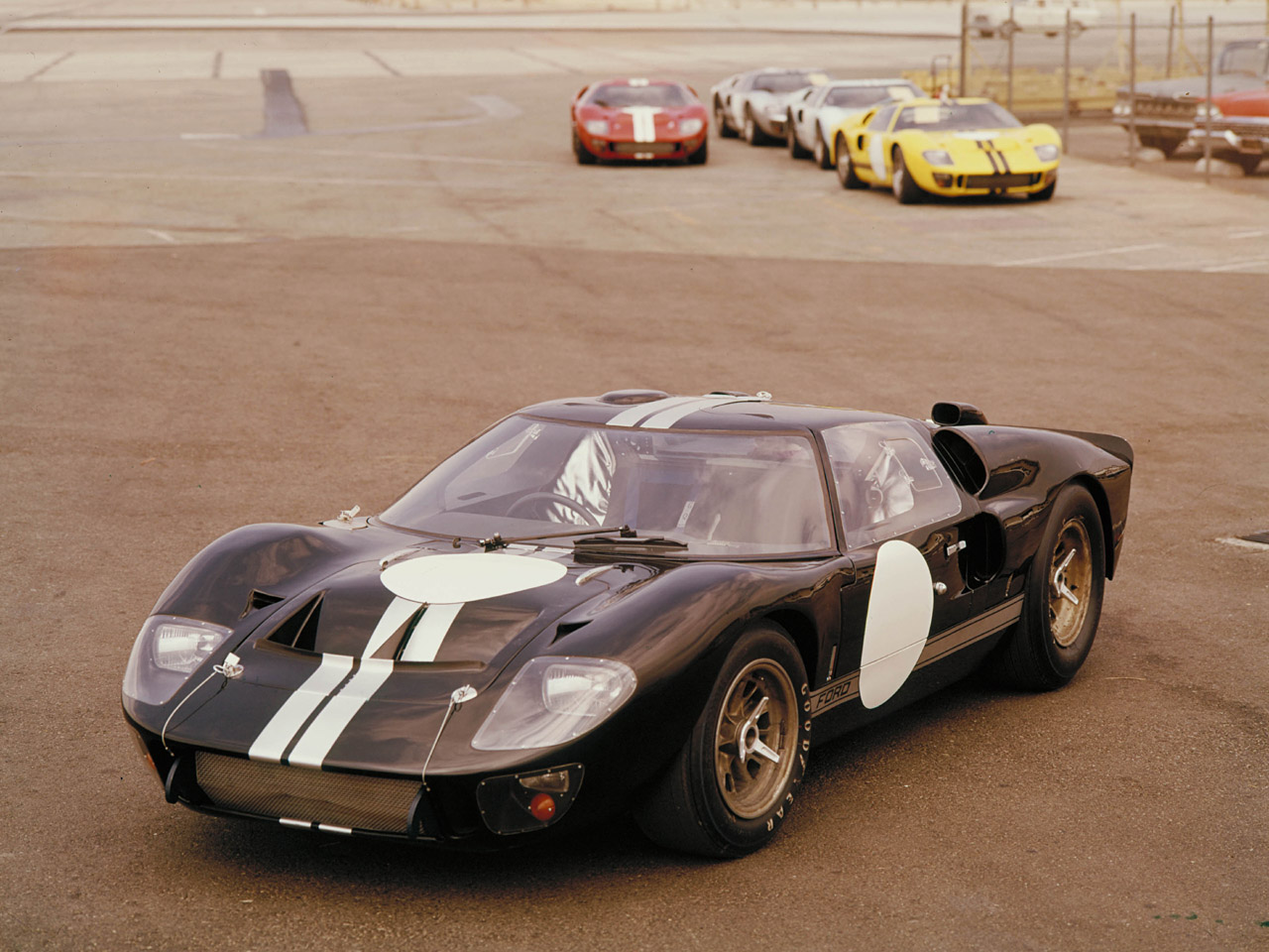 Ford GT40 1966 photo - 2