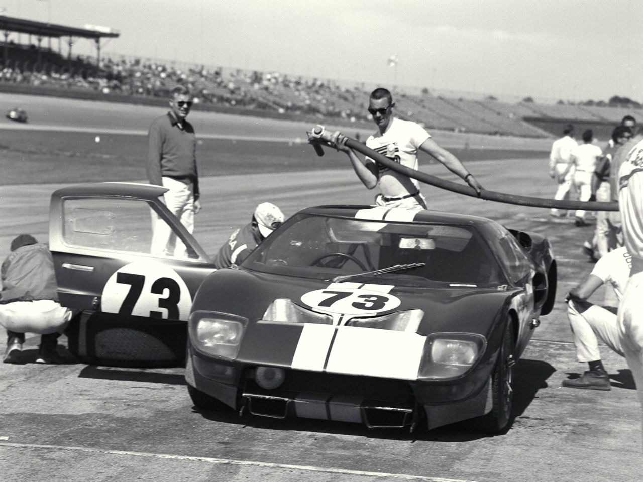 Ford GT40 1969 photo - 4
