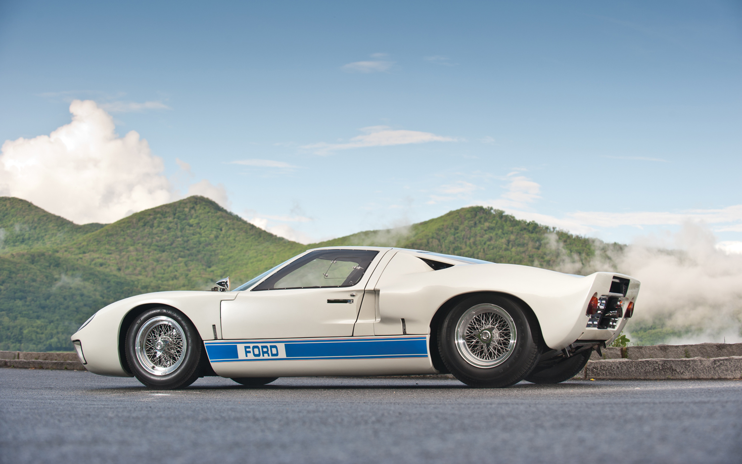 Ford GT40 2012 photo - 6