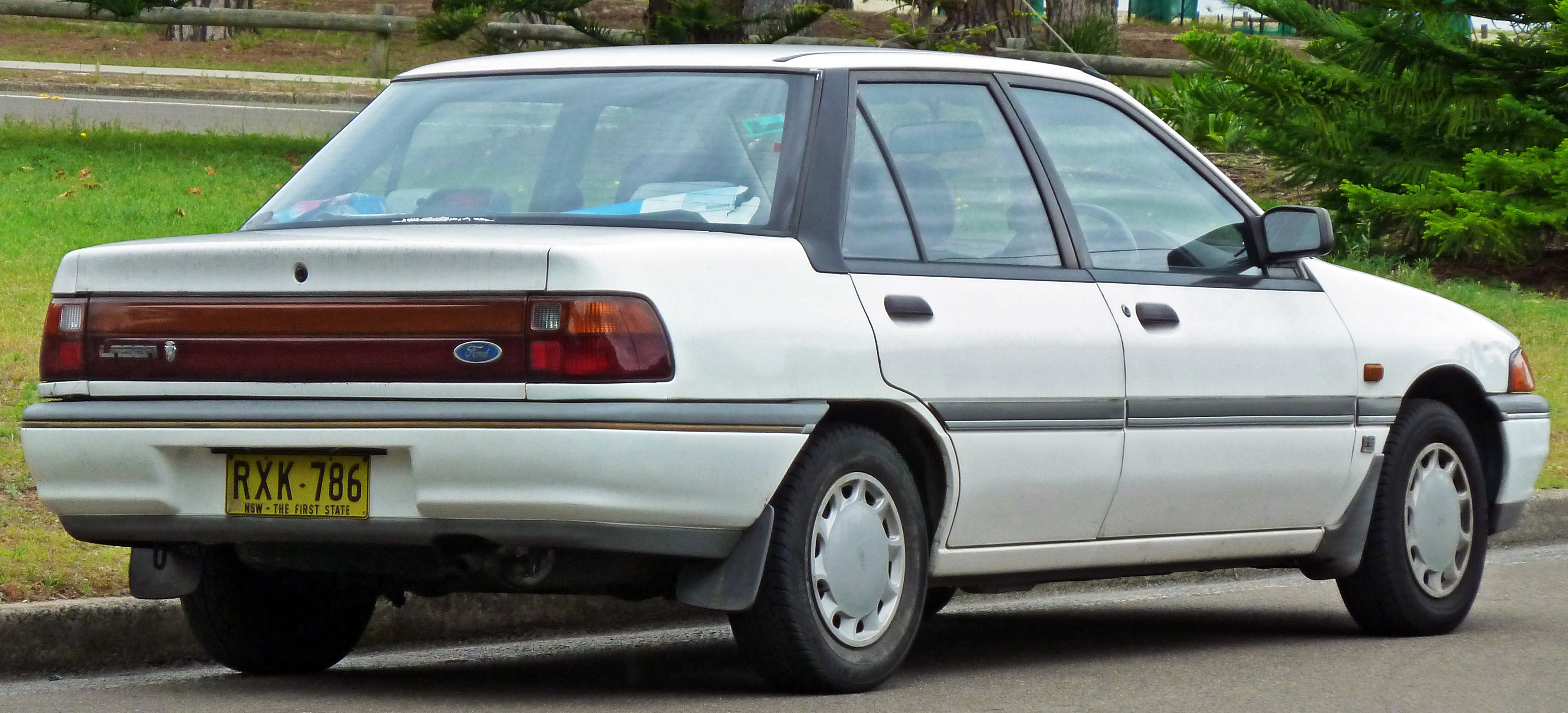Ford Ghia 1991 photo - 4