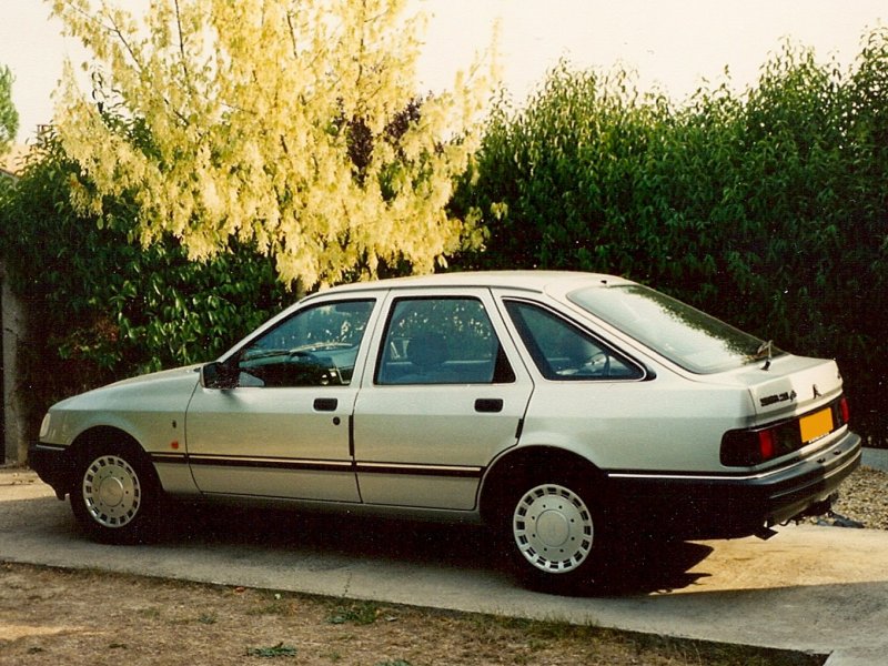 Ford Ghia 1991 photo - 6