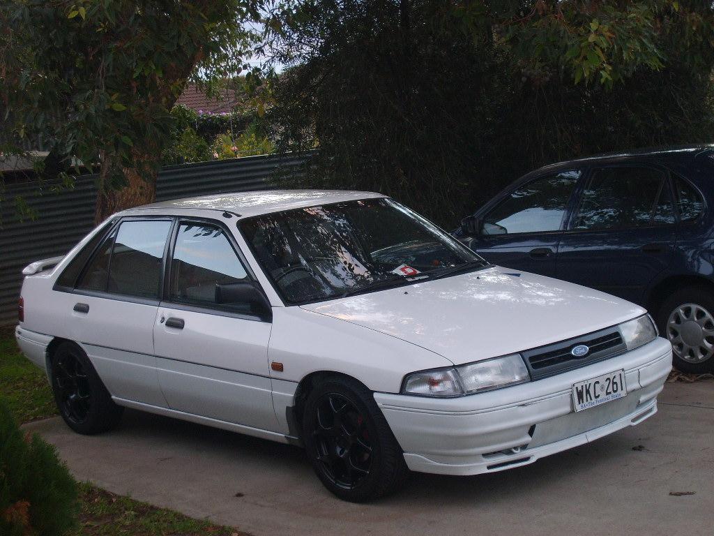 Ford Laser 1988 photo - 2