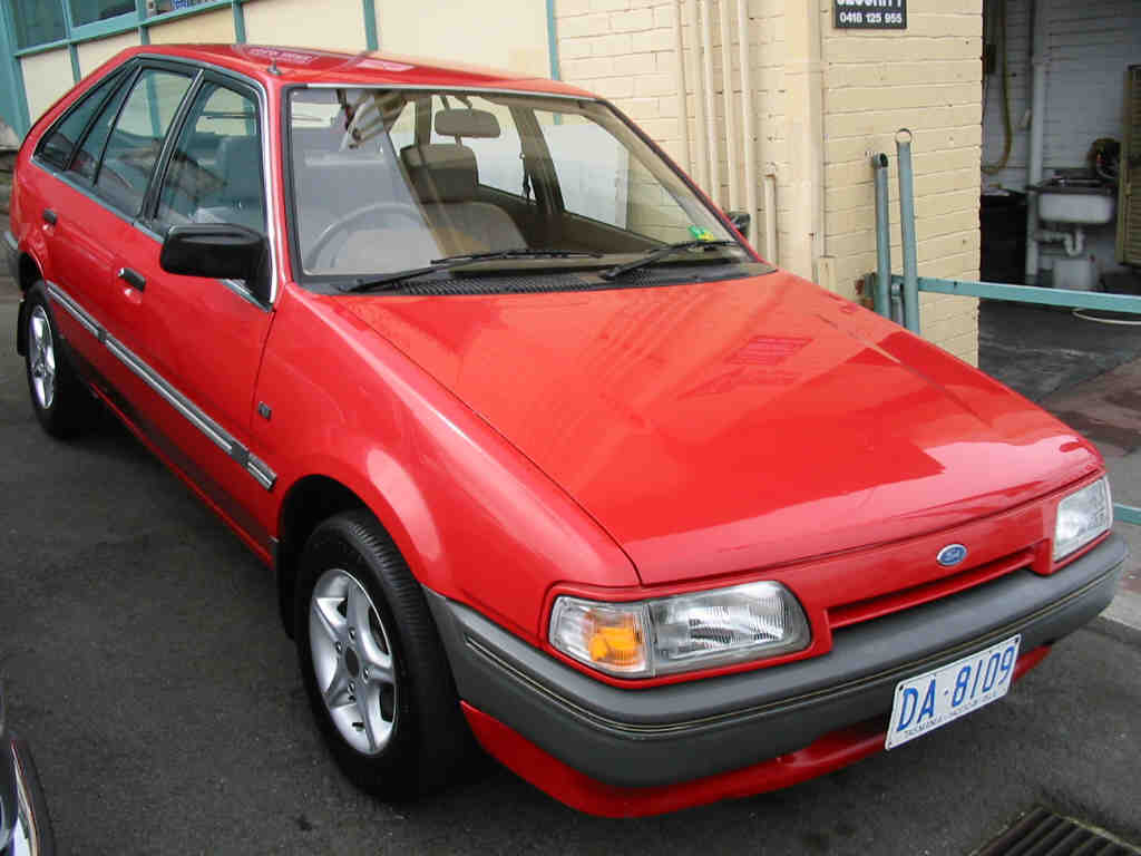 Ford Laser 1989 photo - 7