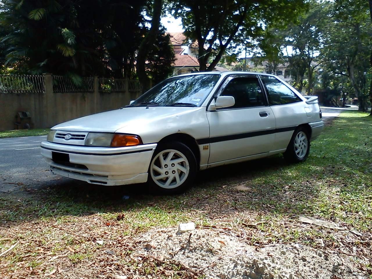 Ford Laser 1991 photo - 9