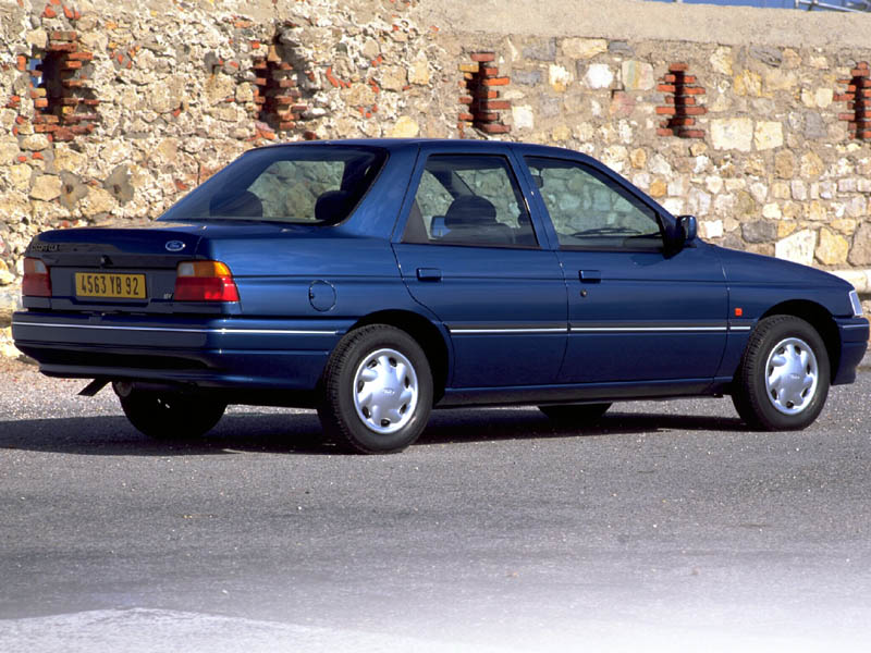 Ford Laser 1994 photo - 4