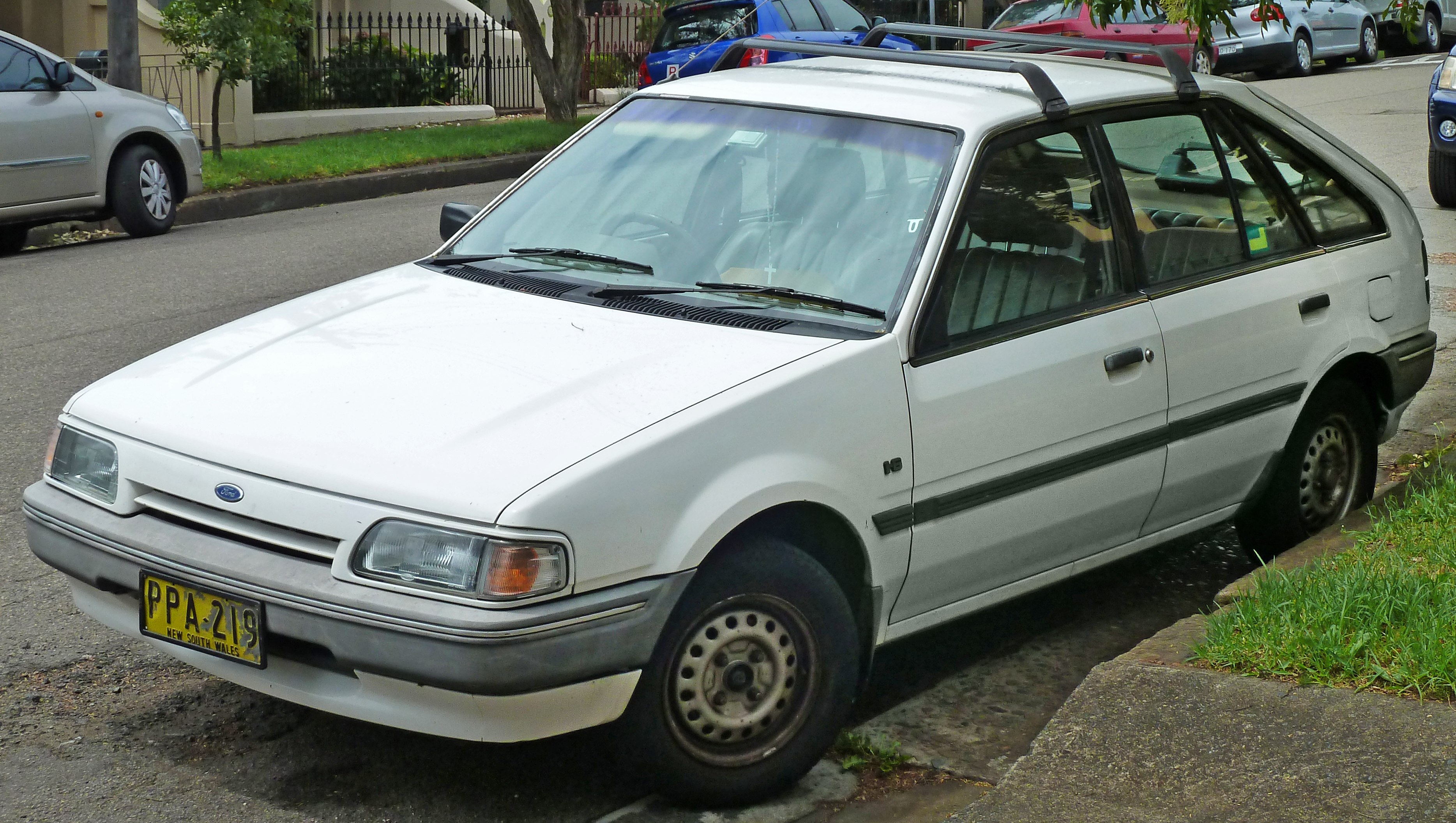 Ford Laser 1997 photo - 2