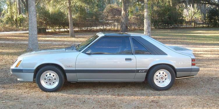 Ford Mustang 1985 photo - 7
