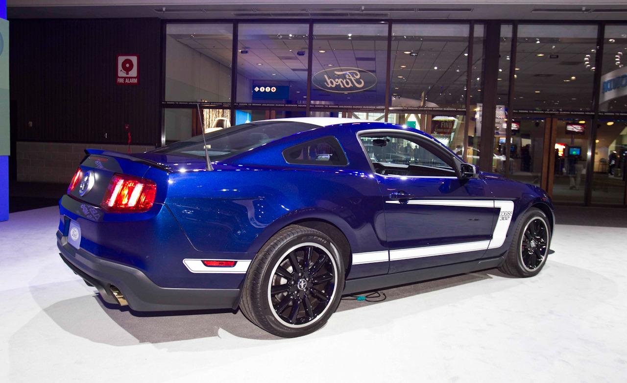 Ford Mustang 2012 photo - 3