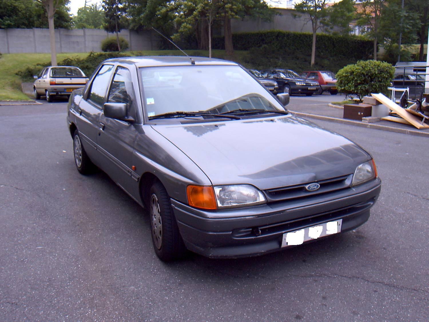 Ford Orion 1989 photo - 2