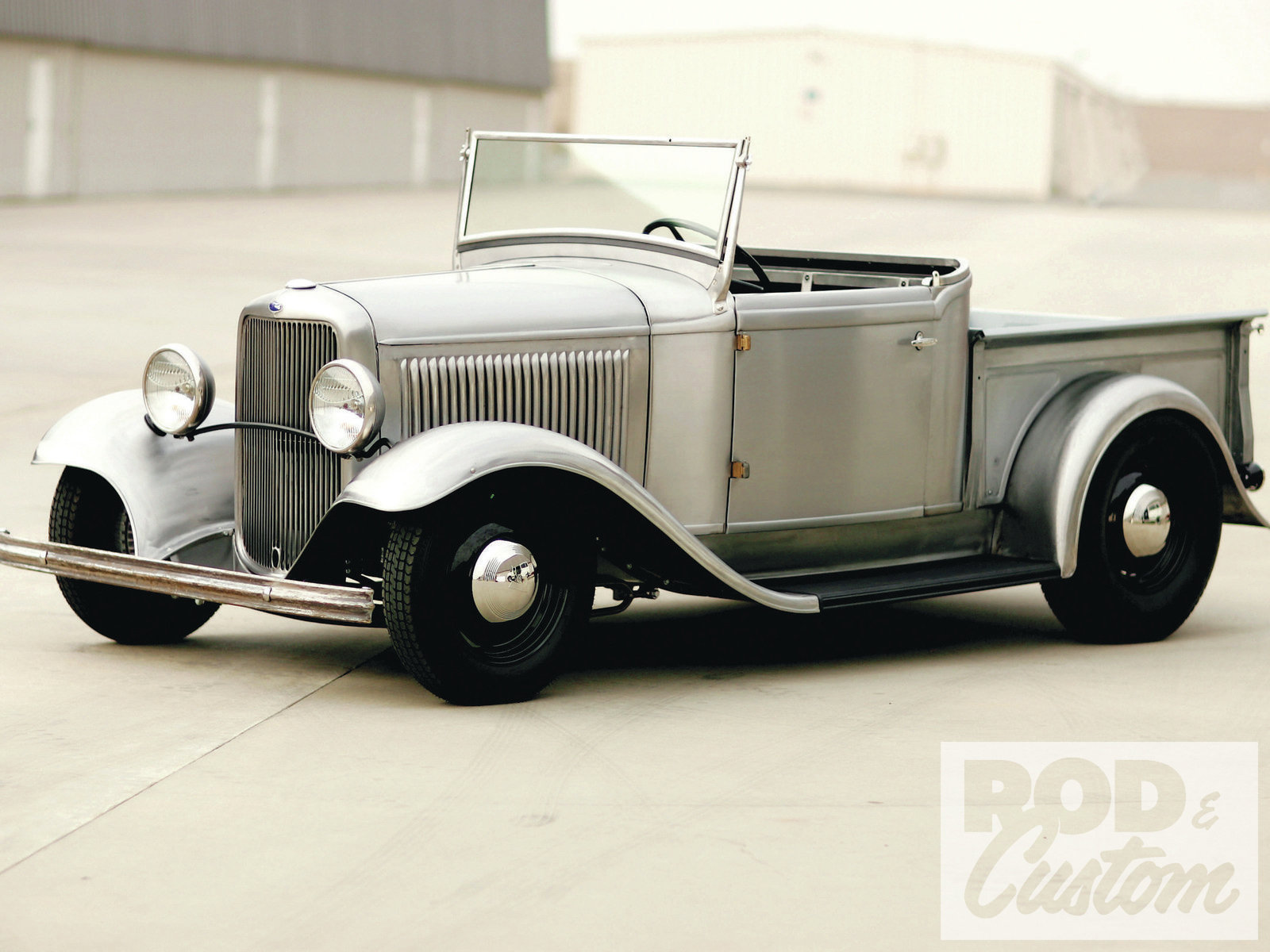 Ford Roadster 1932 photo - 3