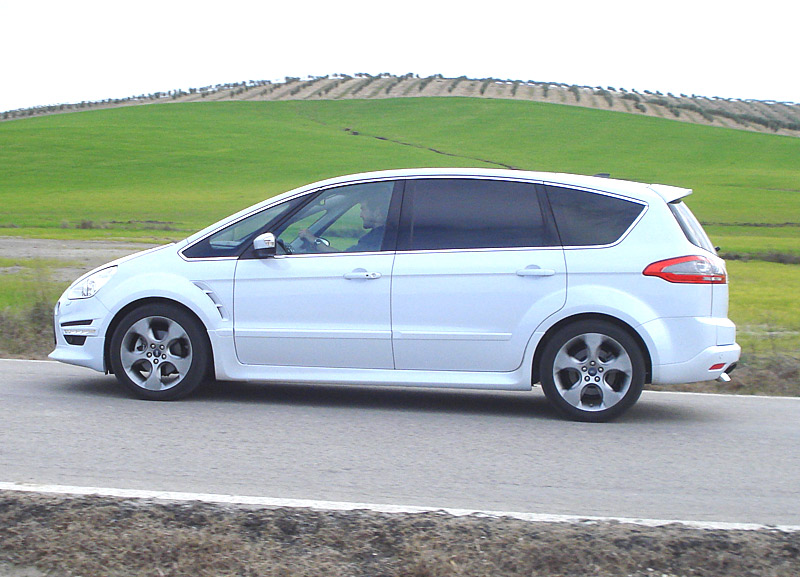 Ford S-max 2010 photo - 1