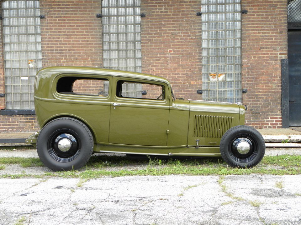 Ford Tudor 1932 photo - 9