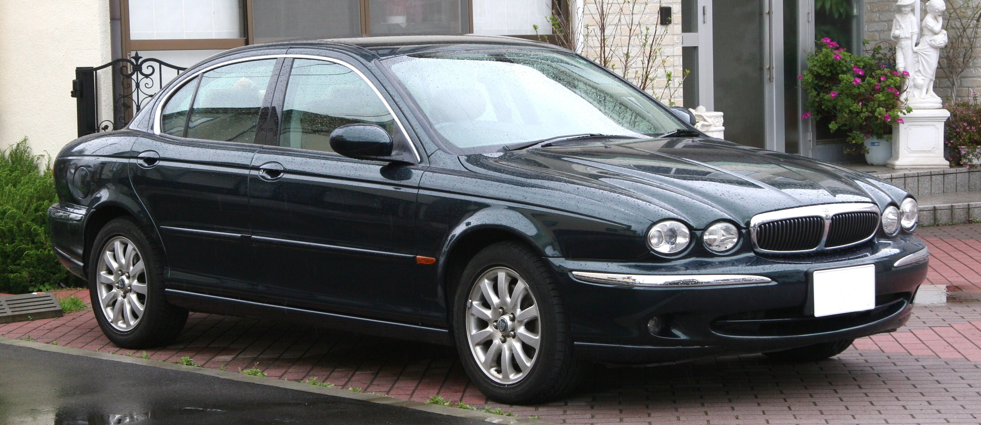 Jaguar X-type 2010 photo - 2