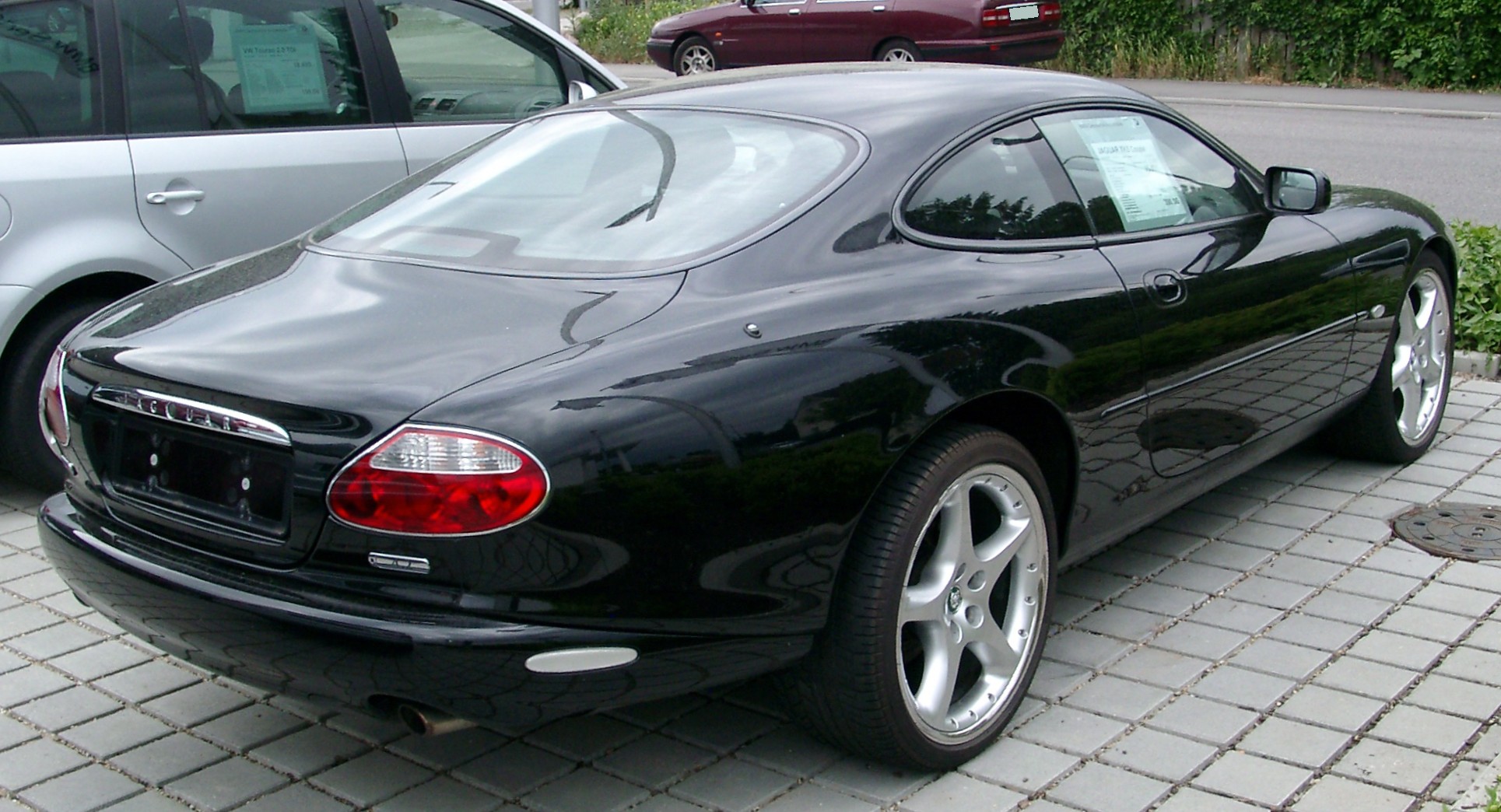 Jaguar XK8 1999 photo - 3