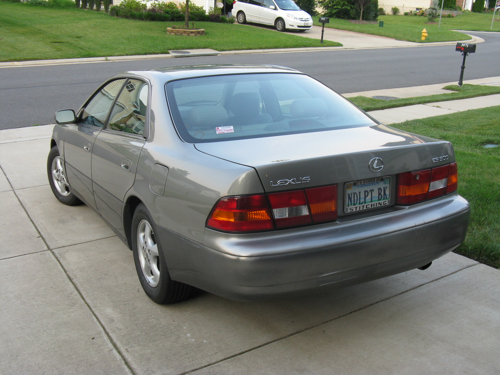 Lexus IS 1998 photo - 2