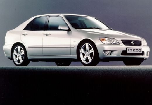 Lexus IS 200 2001 photo - 2