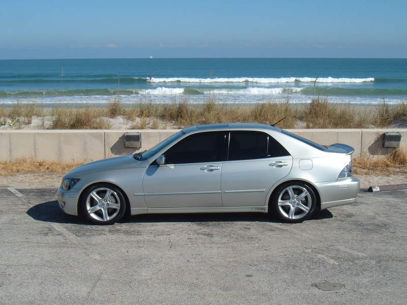 Lexus is 300 2002 photo - 1
