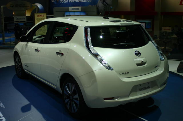 Nissan Leaf 2013 photo - 2