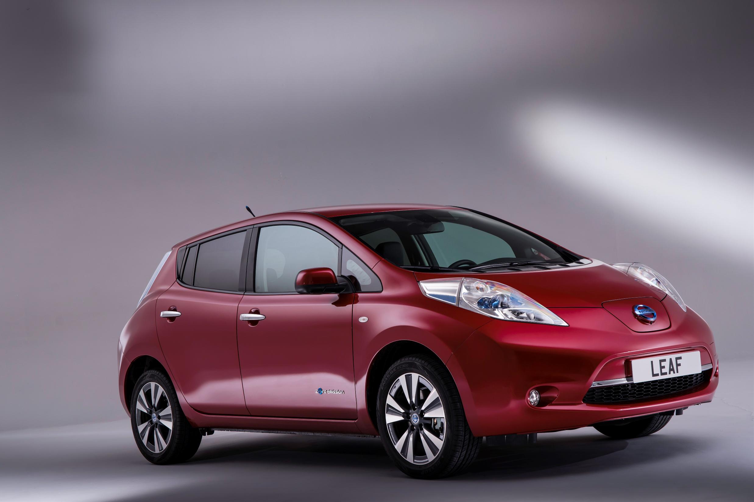 Nissan Leaf 2015 photo - 2