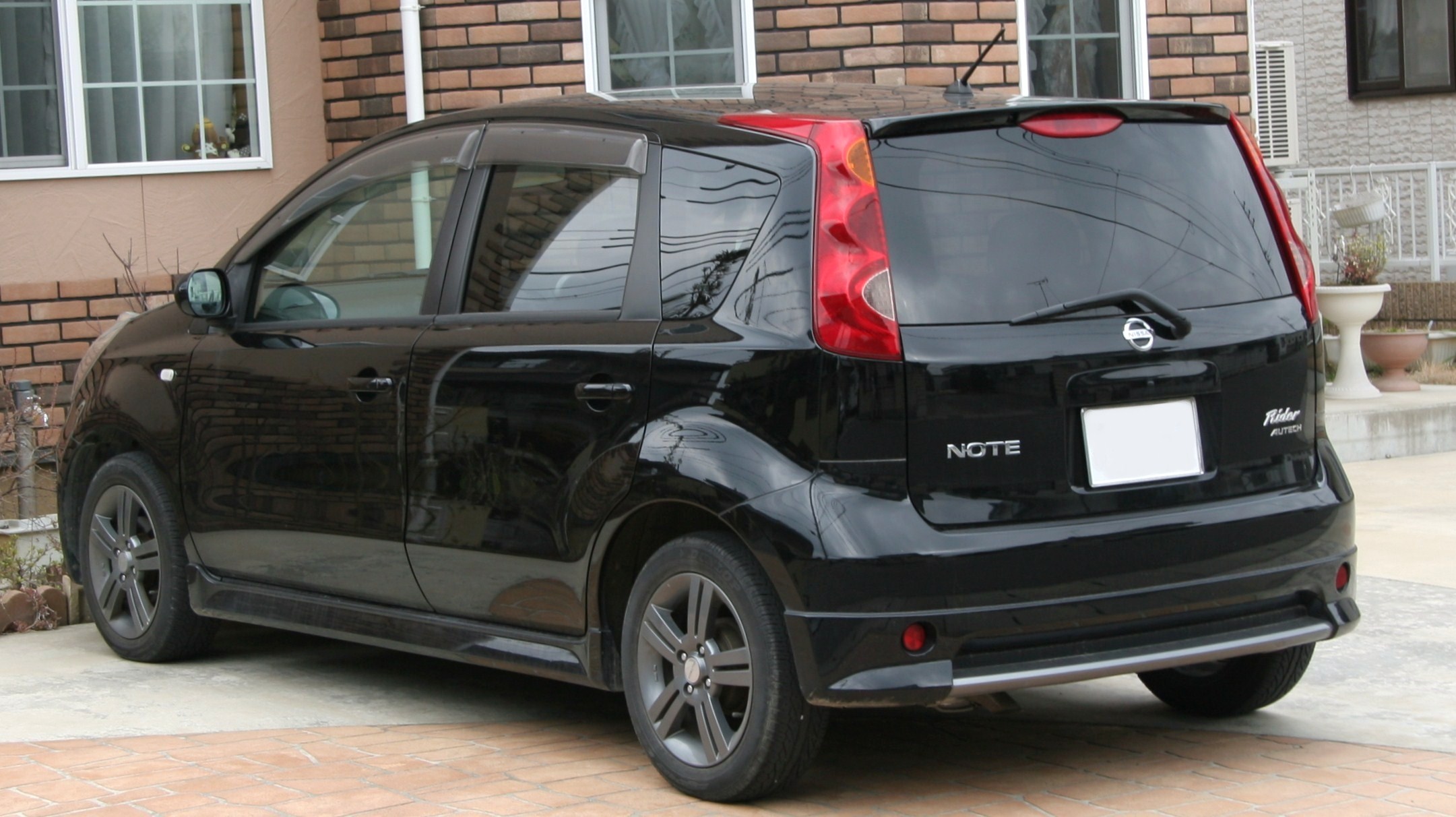 Nissan Note 2008 photo - 1