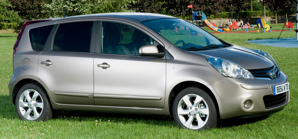 Nissan Note 2010 photo - 3