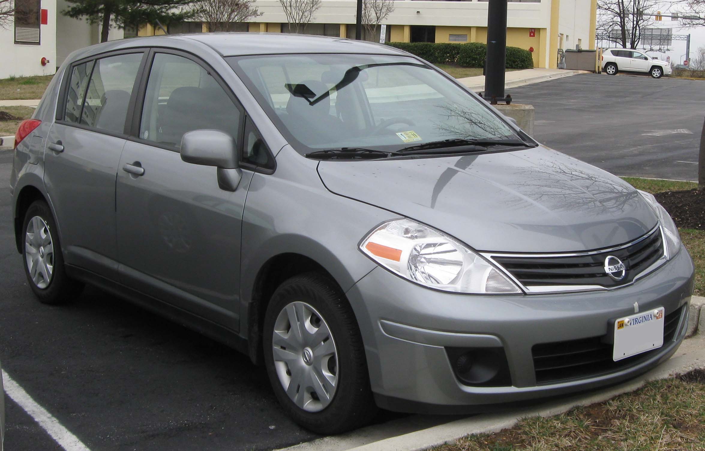 Nissan Versa 2010 Review, Amazing Pictures and Images
