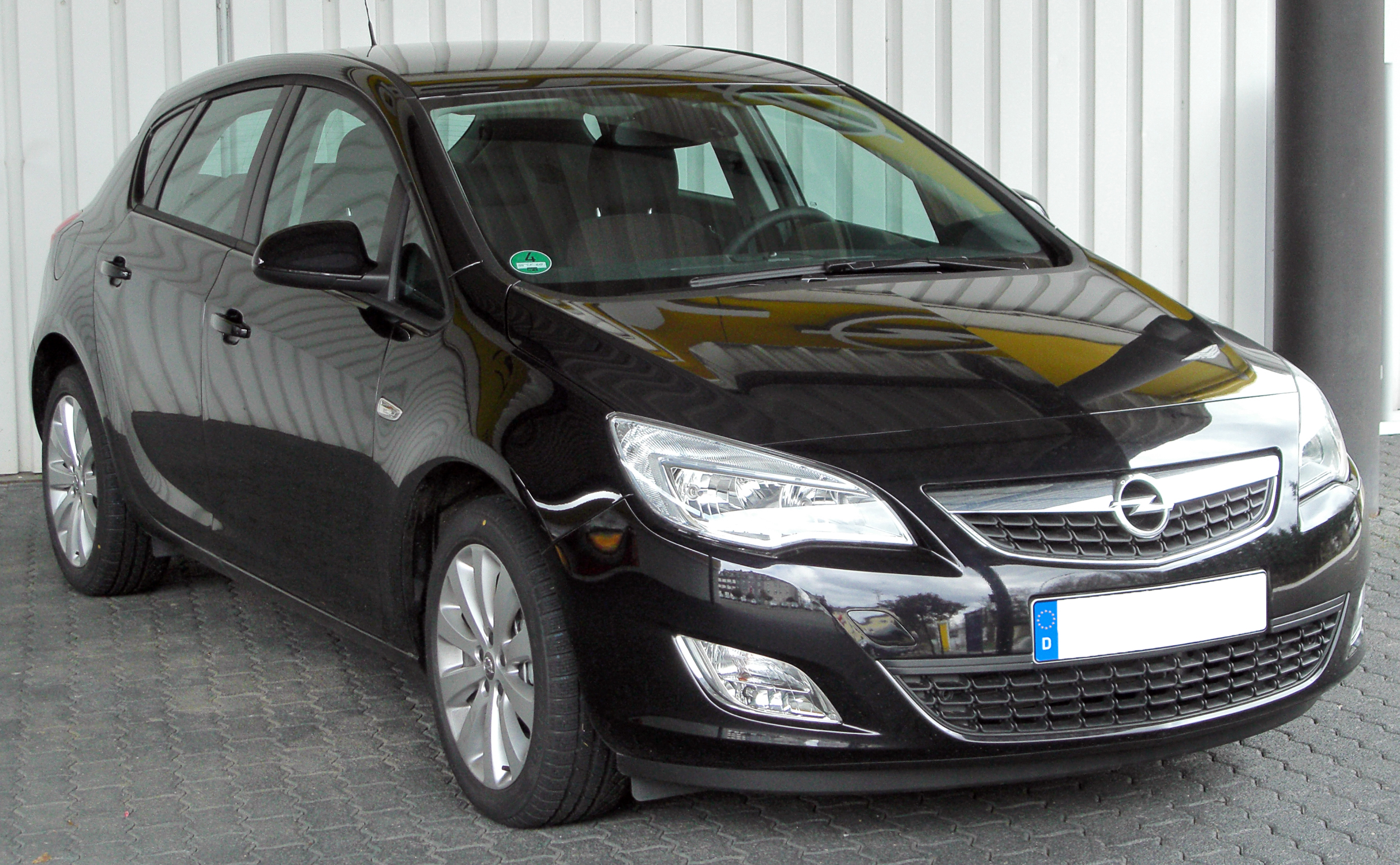 Opel Astra 2010 photo - 2
