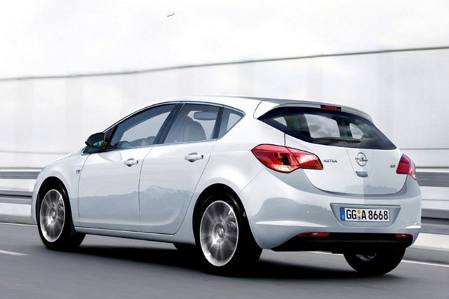 Opel Astra 2012 photo - 2