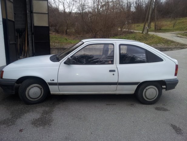 Opel Kadett 1989 photo - 3