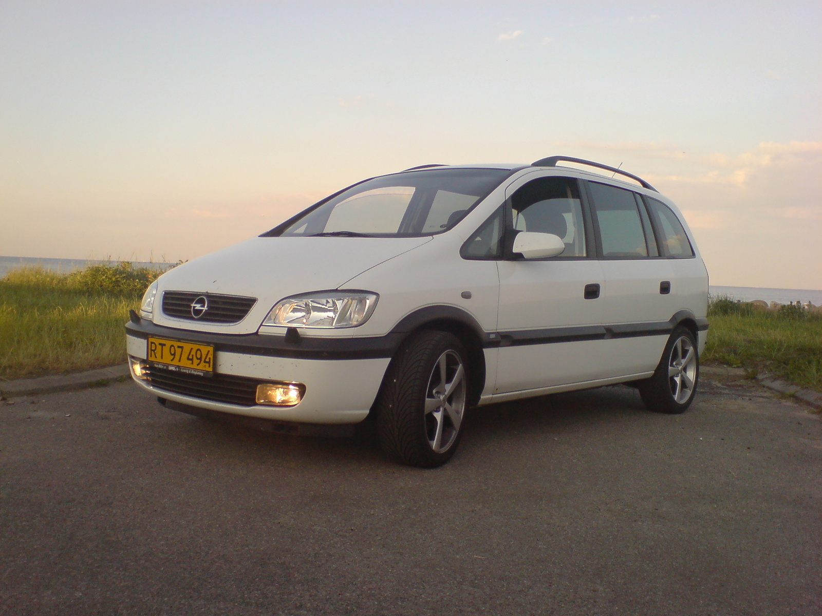 Opel Zafira 2001 photo - 2