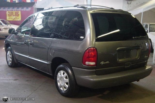 Plymouth Voyager 1998 photo - 1