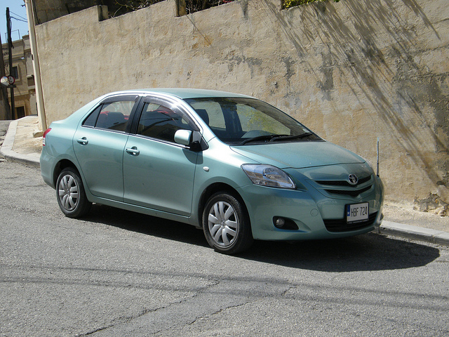 Toyota belta 2012 photo - 5