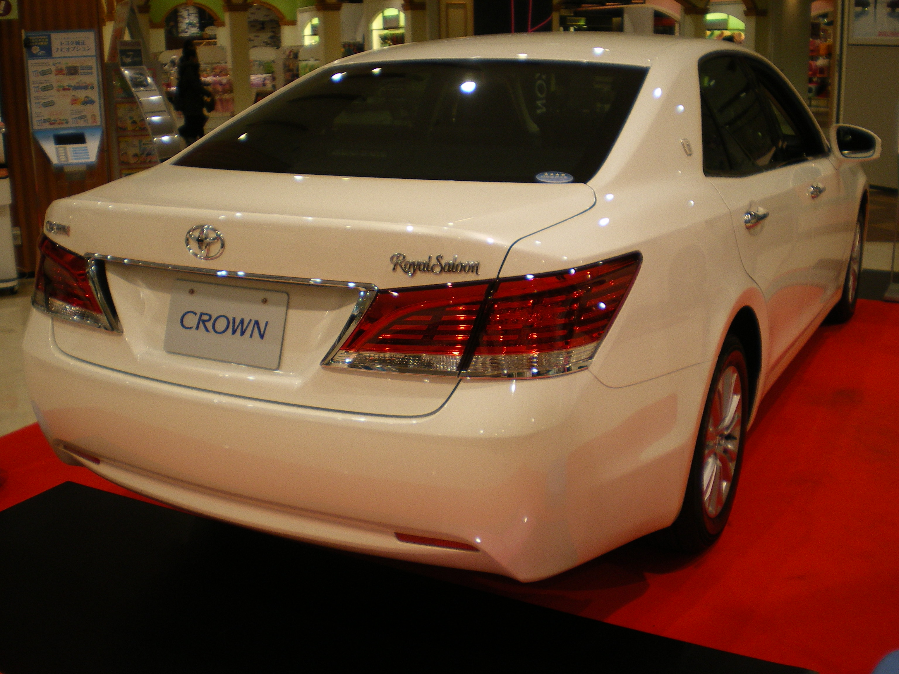 Toyota Crown Royal Saloon 2013: Review, Amazing Pictures and Images