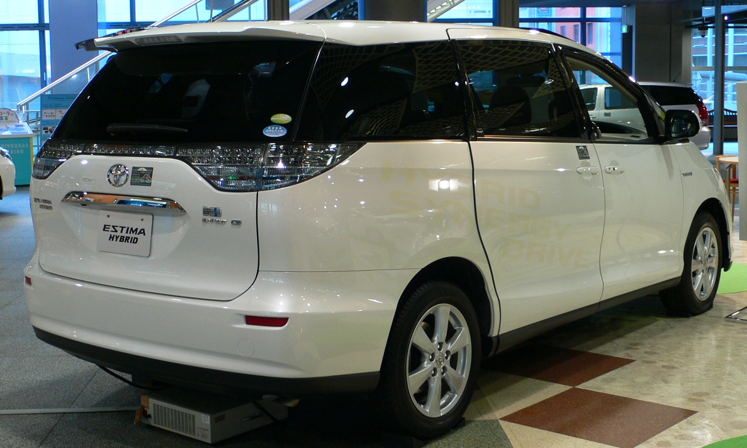 Toyota Estima 2007 photo - 1