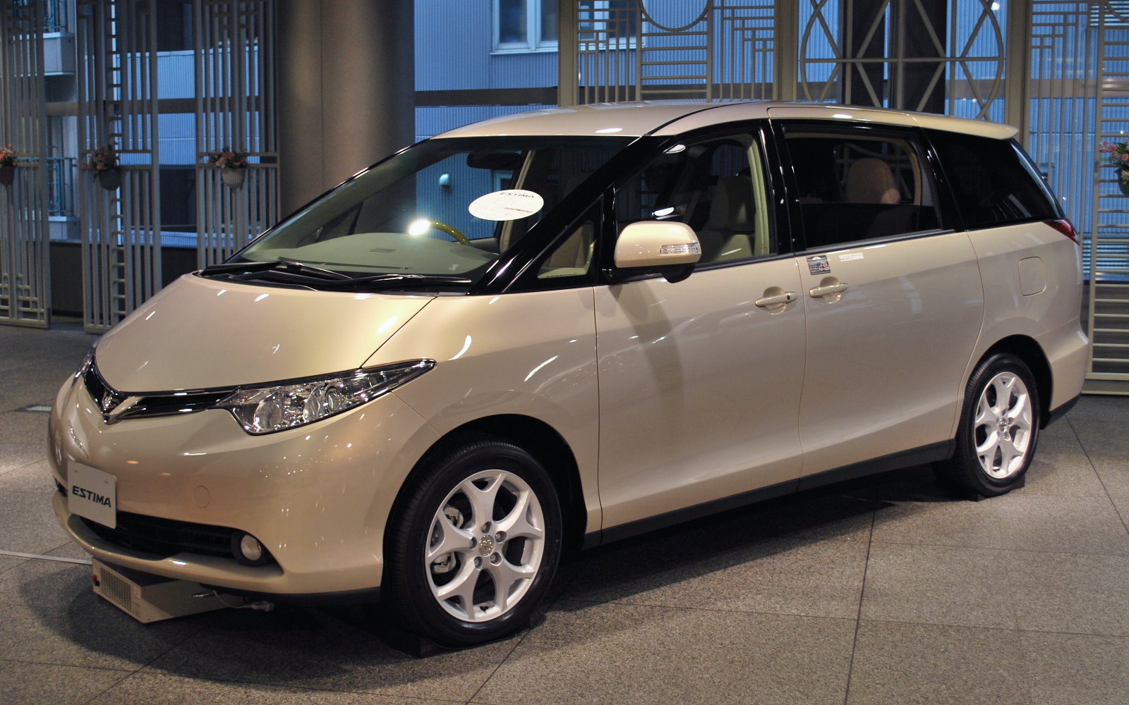 Toyota estima 2014 photo - 2