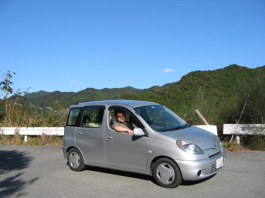 Toyota Funcargo 2004 photo - 1