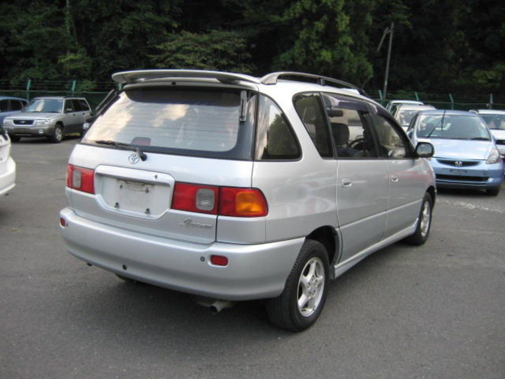 Toyota Ipsum 1996 photo - 1